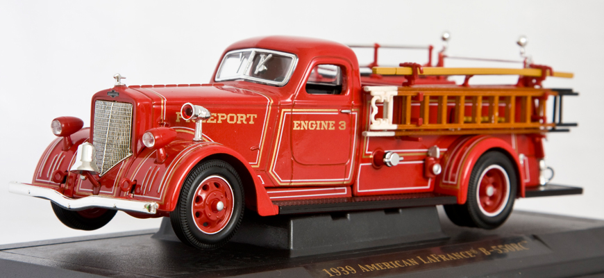 Модель пожарного автомобиля Америкэн Лафрэнс B-550RC, образца 1939 года, масштаб 1/43  